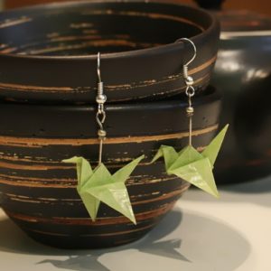 Origami-Ohrringe mit Kranichen in Hellgrün