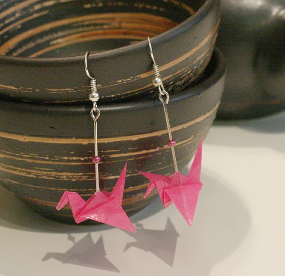 Origami-Ohrringe mit Kranichen in Pink