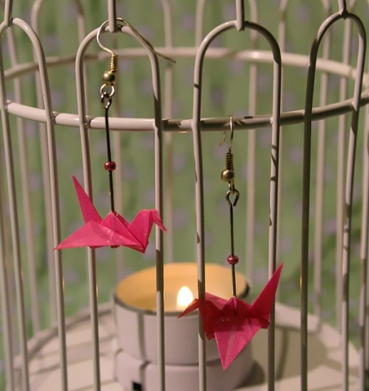 Origami-Ohrringe mit Kranichen in Pink