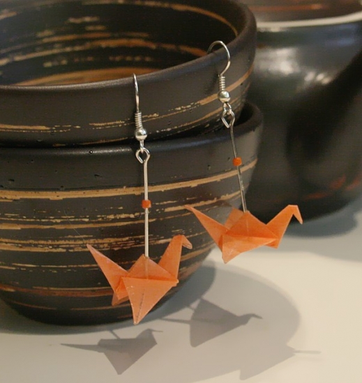 Origami-Ohrringe mit Kranichen in Orange