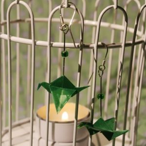 Origami-Ohrringe mit Kranichen in Dunkelgrün