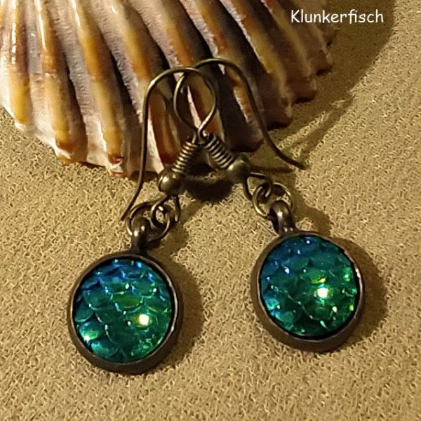 Bronze-Ohrringe mit Fisch-Schuppen in Grün-Blau