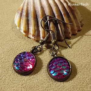 Bronze-Ohrringe mit Fisch-Schuppen in Rot-Violett