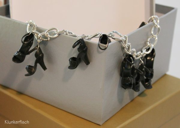 Bettelarmband mit Schuhen *Schwarze Sommerliebe*