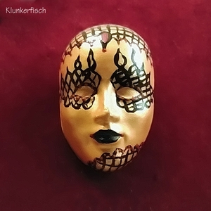 Masken-Brosche *Golden Flame*