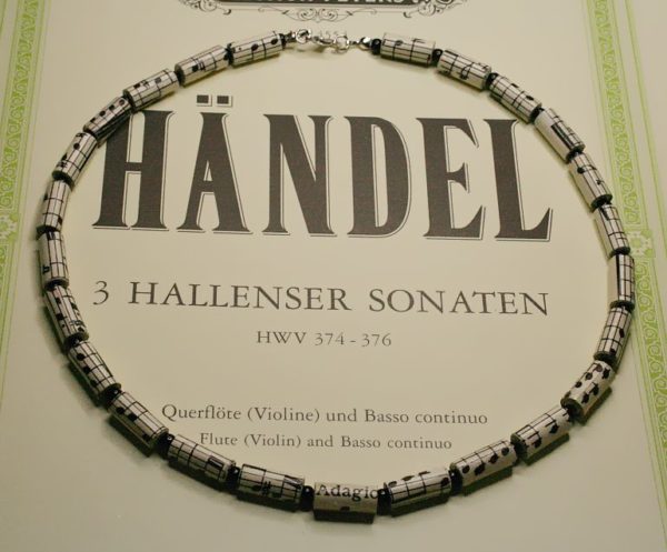 Halskette *Partitur* mit schwarzen Perlen
