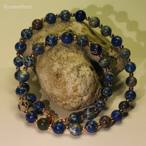 Halskette aus Regalit in Dunkelblau und Roségold