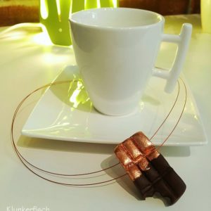 Halskette *Schokolade in Kupferpapier*