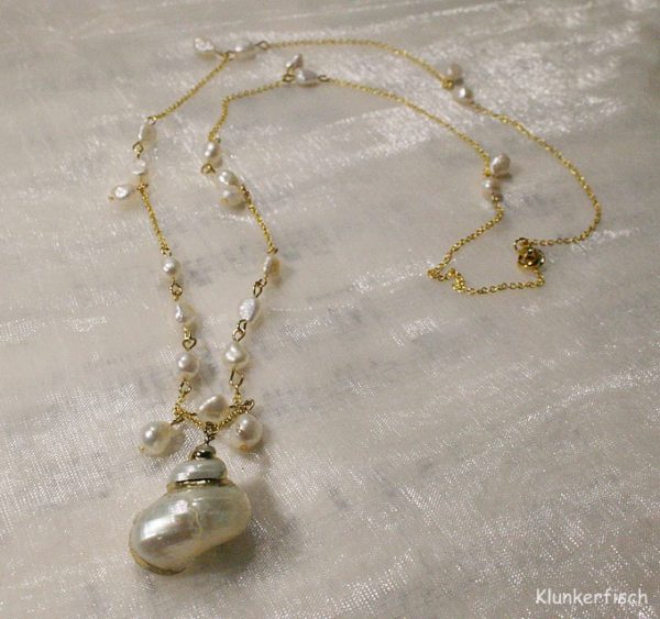 Perlen-Kette mit Silbermund-Schnecke