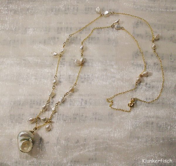 Perlen-Kette mit Silbermund-Schnecke