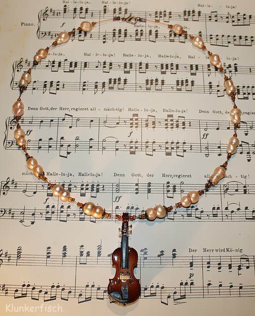 Halskette *Violinkonzert* mit echten Süßwasser-Perlen