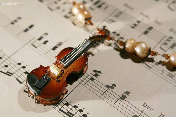 Halskette *Violinkonzert* mit echten Süßwasser-Perlen