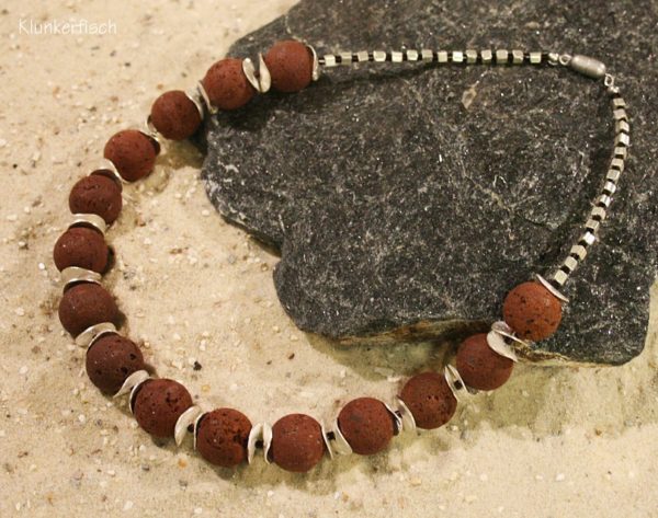 Opulente Halskette aus braunen Lava-Perlen und Silber-Scheiben – Bild 2