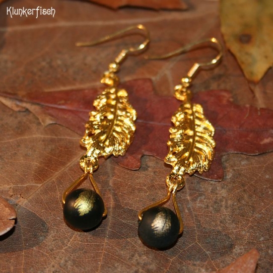 Gustav-Klimt-Ohrringe mit schwarzen Perlen und goldenen Federn *Marie*