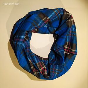 Loop mit blauem Schottenkaro-Muster