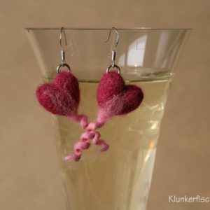 Ohrringe mit Ringelschwanz-Herzen in Pink und Rosa