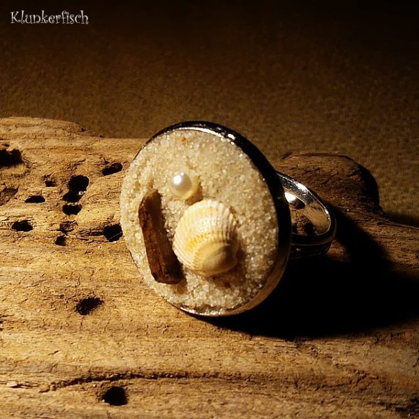 Strandgut-Ring mit Perle, Muschel und Treibholz – Bild 4