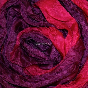 Tuch in Schalform aus Crinkle-Seide in Pink-Violett