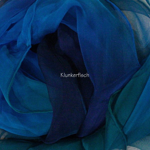 Tuch in Schalform aus Seiden-Chiffon in Blau