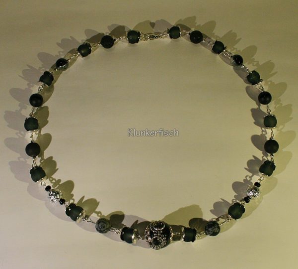 Festliche Modul-Kette aus Glas- und Schmuckstein-Perlen mit einer Kashmiri-Mittelperle