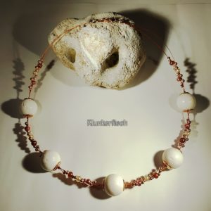 Edle Halskette *Weiße Koralle* mit Roségold- und Kupfer-Akzenten