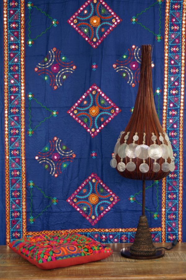 Indisches Tuch aus Baumwolle mit Stickerei und Spiegelchen in Blau