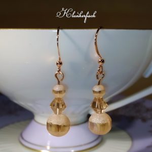 Glitzernde Bridgerton-Ohrringe in Creme und Rosa