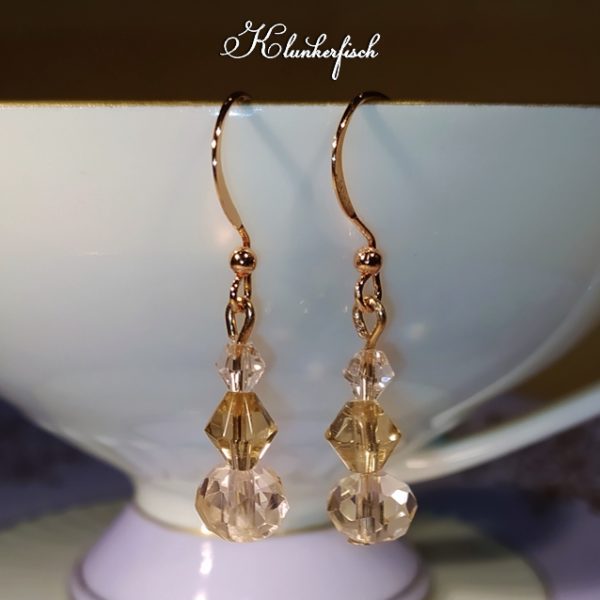 Glitzernde Bridgerton-Ohrringe in Rosa-Creme