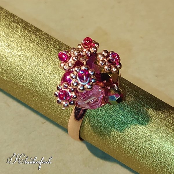 Bridgerton-Ring mit pinken Blümchen
