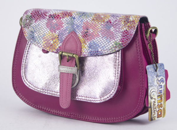 Kleine Tasche aus Leder in Pink und Silber und mit Blumenmuster