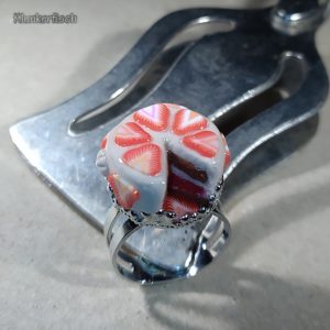 Ring mit Erdbeer-Sahne-Torte