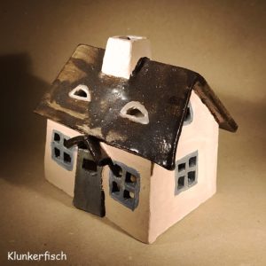 Keramik-Haus / Windlicht *Kate mit Giebeltür*