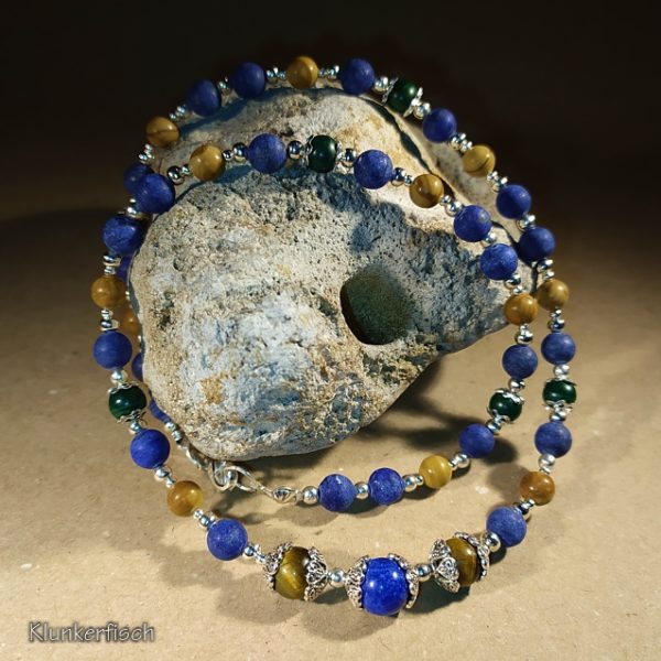 Zartes Collier aus Lapislazuli, Malachit, Tigerauge und versteinertem Holz