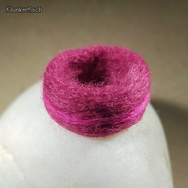 Filz-Ring in dunklem Pink mit neon-pinkem Streifen