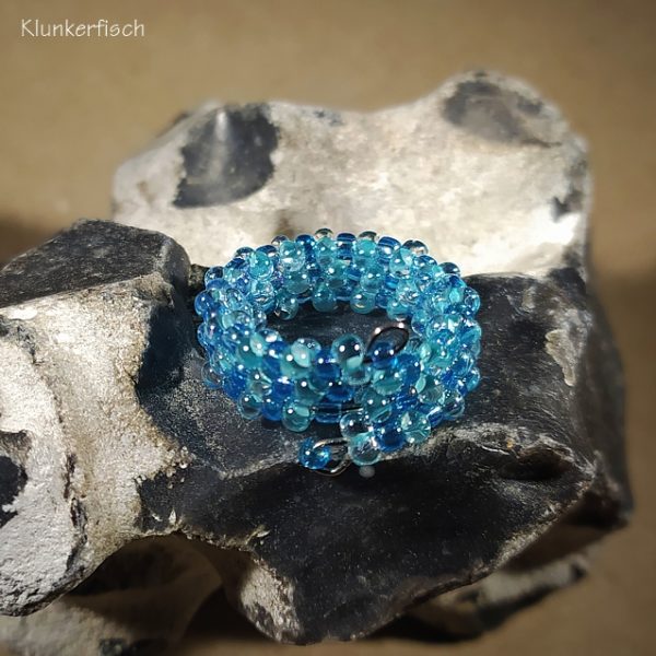 Wickel-Ring mit Glasperlen in Aqua-Blau