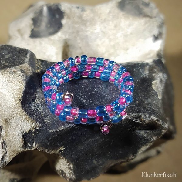 Wickel-Ring mit Glasperlen in Blau und Pink