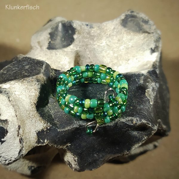 Wickel-Ring mit Glasperlen in Grün