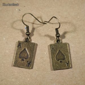 Ohrringe mit zwei Spielkarten aus Bronze