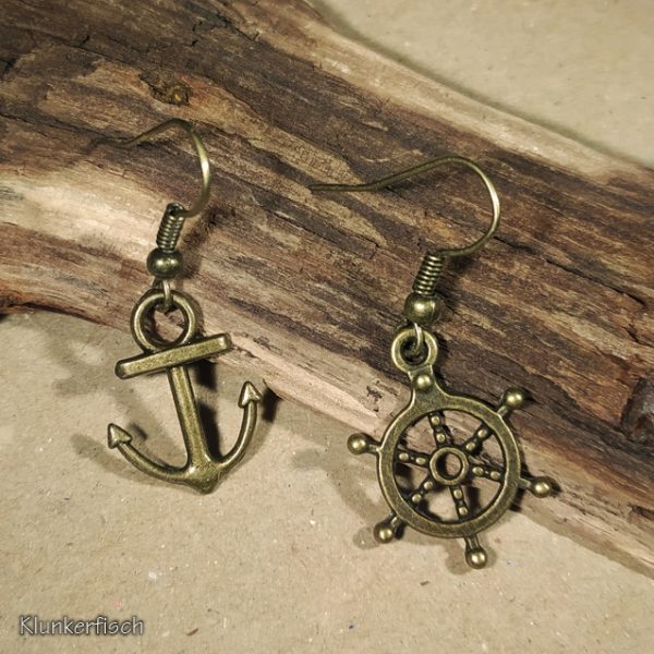 Ohrringe mit Steuerrad und Anker aus Bronze