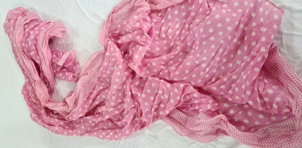 Duftig leichtes gepunktetes Schal-Tuch in Rosa