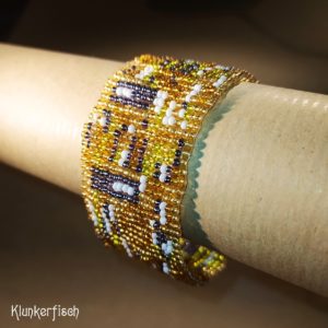 Aus Glasperlen gewebtes Armband *Klimt's Kuss* (transparent)