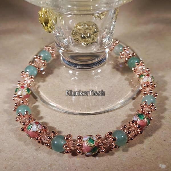 Bridgerton-Armband *Kate* mit Aventurin- und Cloisonné-Perlen in Hellgrün und Roségold