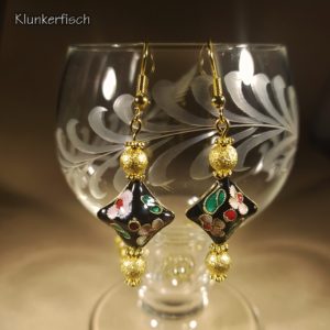 Klimt-Ohrringe aus viereckigen Cloisonné-Perlen und glitzernden Goldperlen