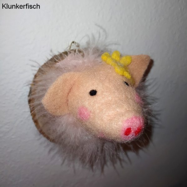 Wandhaken "Schwein mit Federboa"