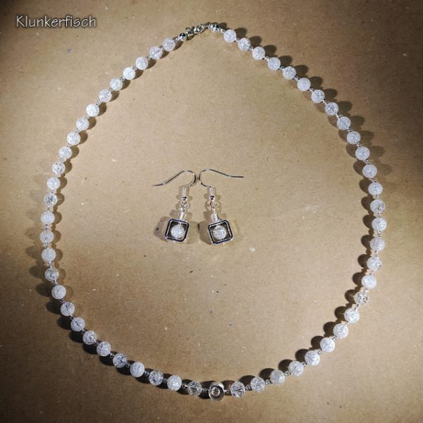 Funkelndes Collier aus gecrackten Bergkristall-Perlen und hellem Silber