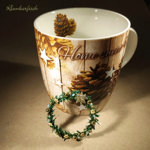 Weihnachtliche Brosche *Adventskranz* in Gold